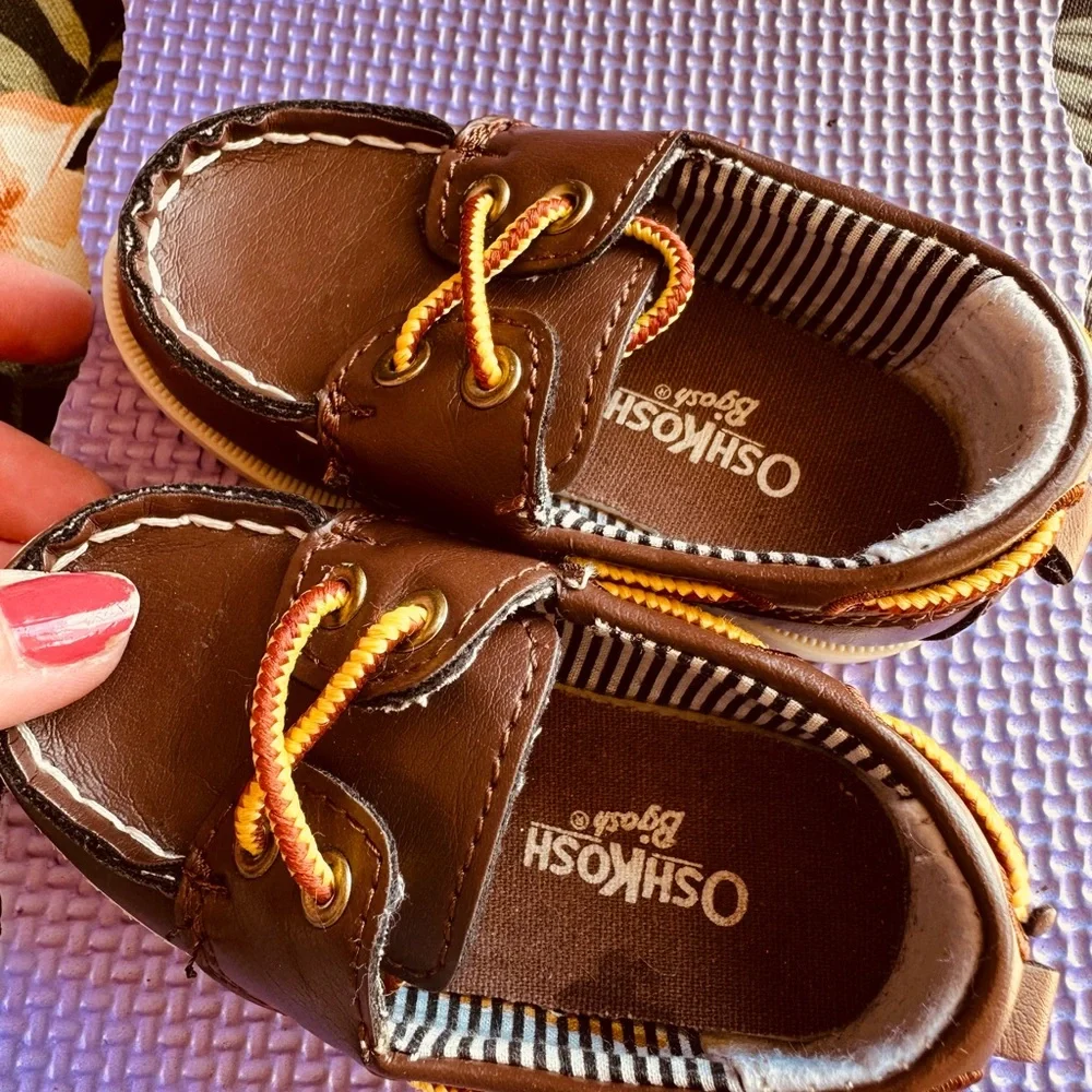 OshKosh B'Gosh Toddler and Little Boys shoes brown Size Toddle 4